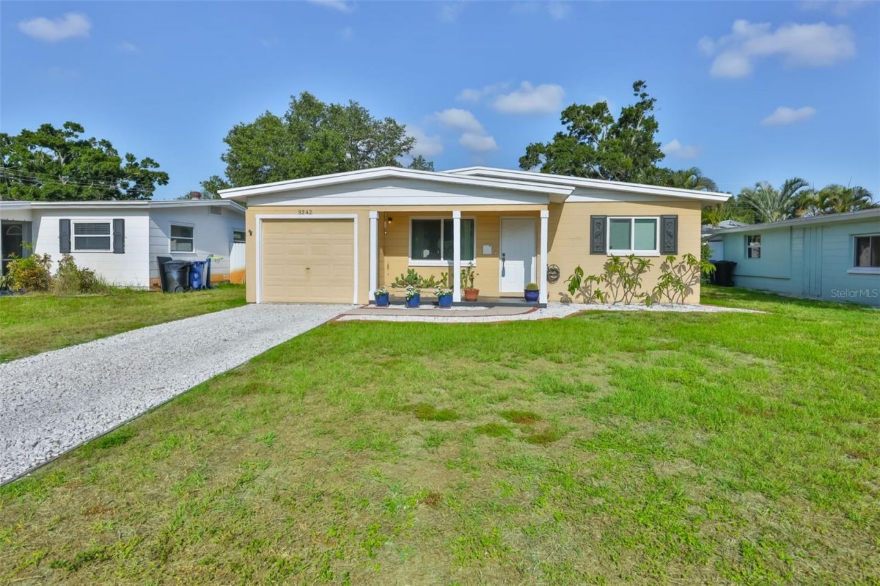 3242 Kingston Street N, Saint Petersburg, FL 33713 Photo
