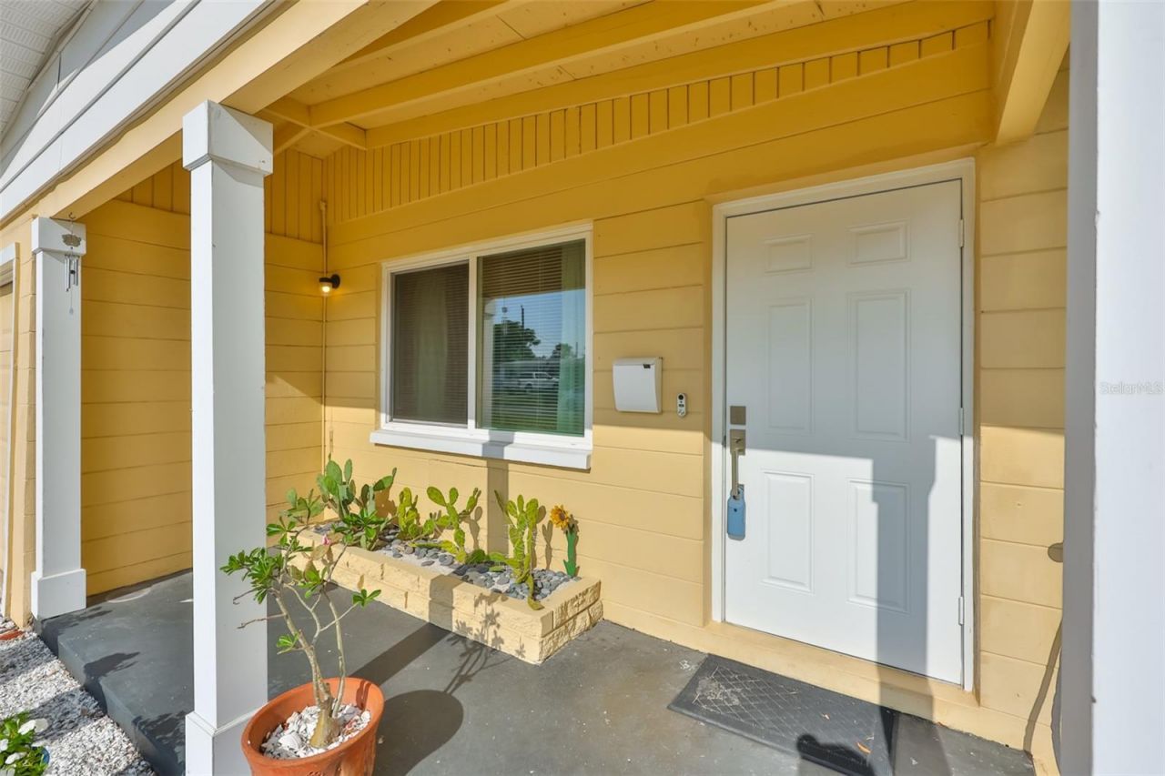 3242 Kingston Street N, Saint Petersburg, FL 33713 Photo