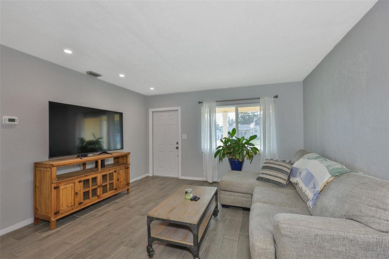 3242 Kingston Street N, Saint Petersburg, FL 33713 Photo