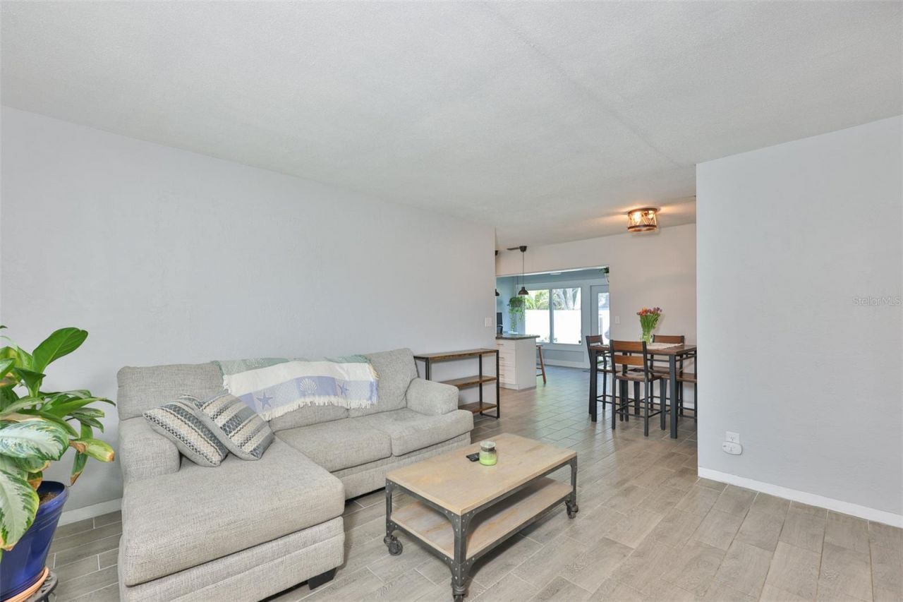 3242 Kingston Street N, Saint Petersburg, FL 33713 Photo