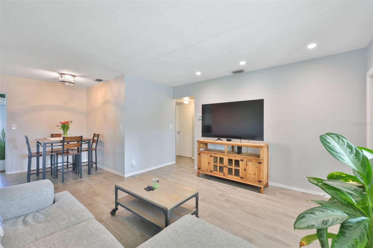 3242 Kingston Street N, Saint Petersburg, FL 33713 Photo