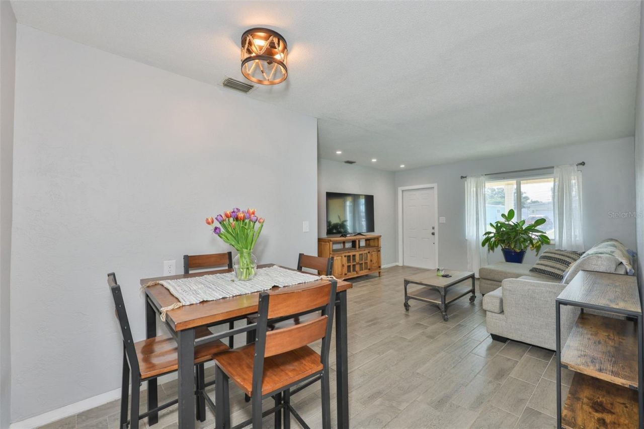 3242 Kingston Street N, Saint Petersburg, FL 33713 Photo