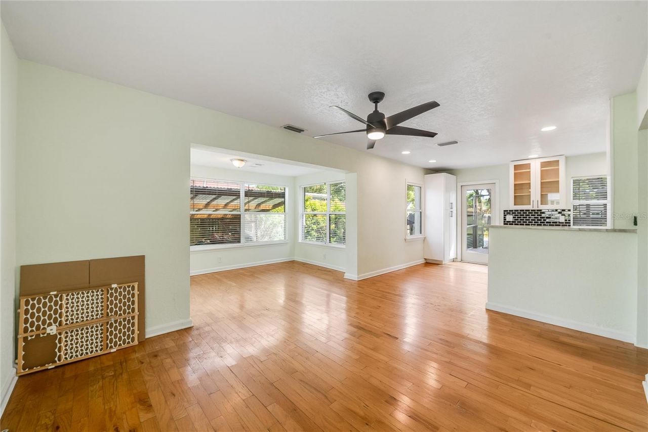 1010 W Berry Avenue, Tampa, FL 33603 Photo