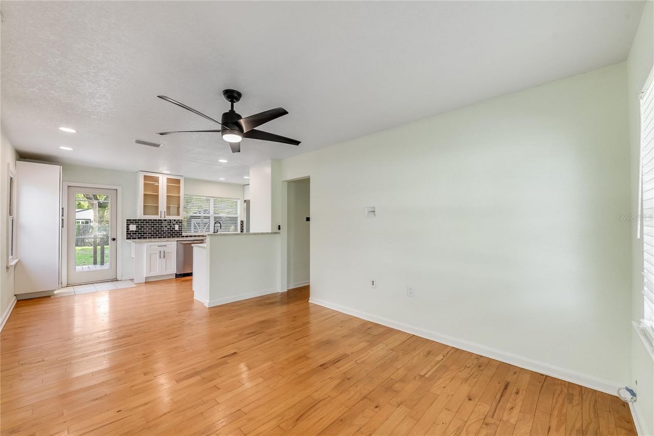 1010 W Berry Avenue, Tampa, FL 33603 Photo