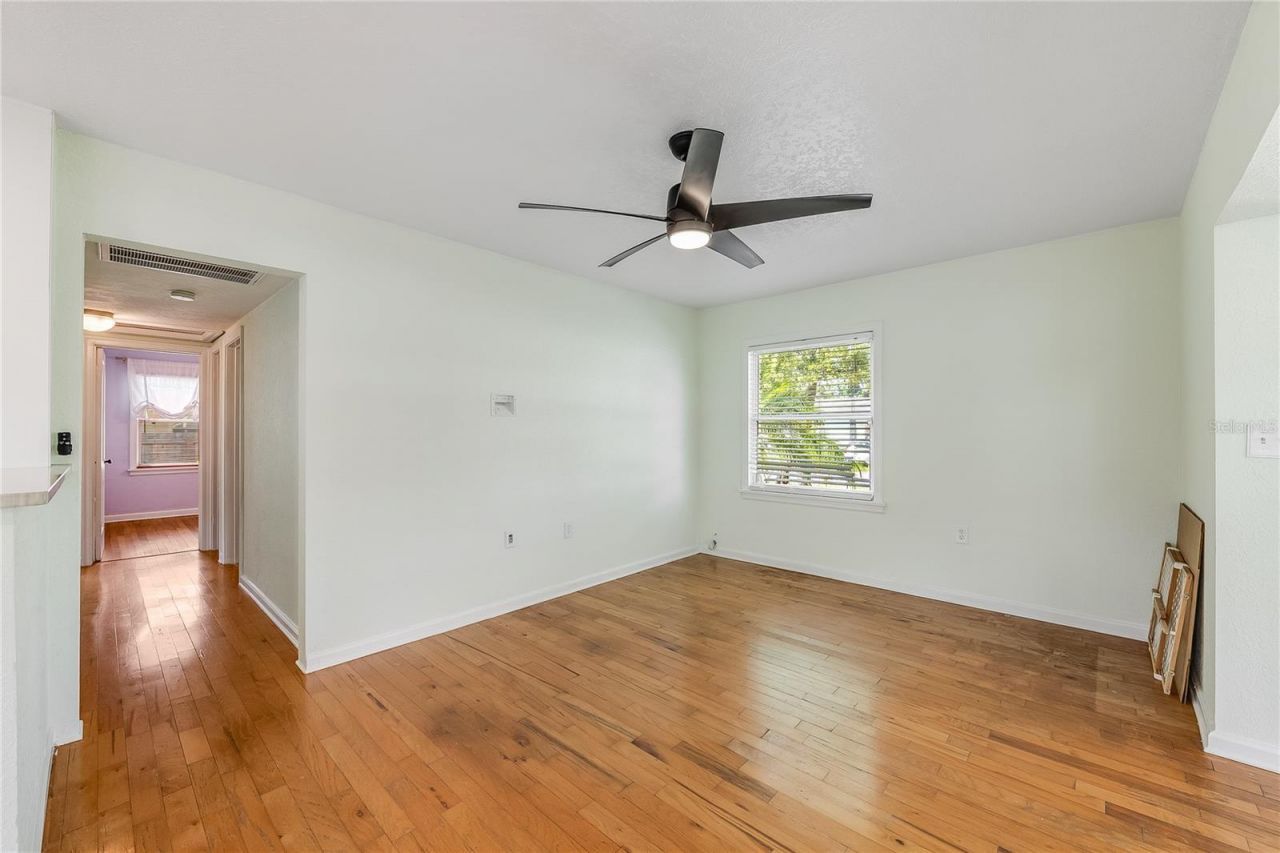 1010 W Berry Avenue, Tampa, FL 33603 Photo