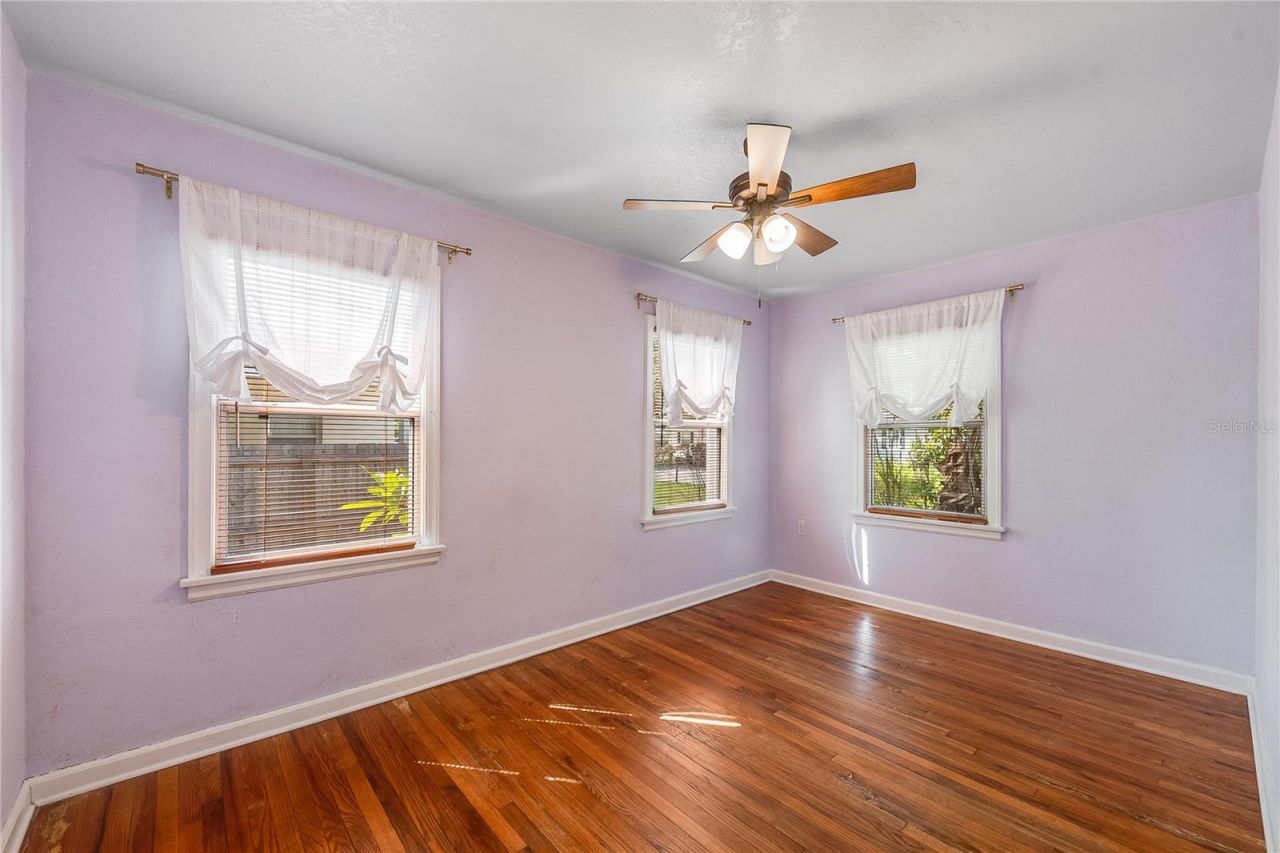 1010 W Berry Avenue, Tampa, FL 33603 Photo