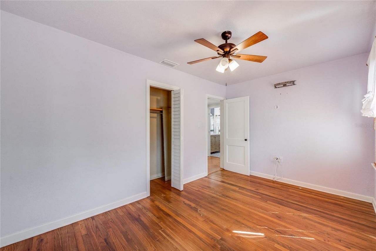 1010 W Berry Avenue, Tampa, FL 33603 Photo