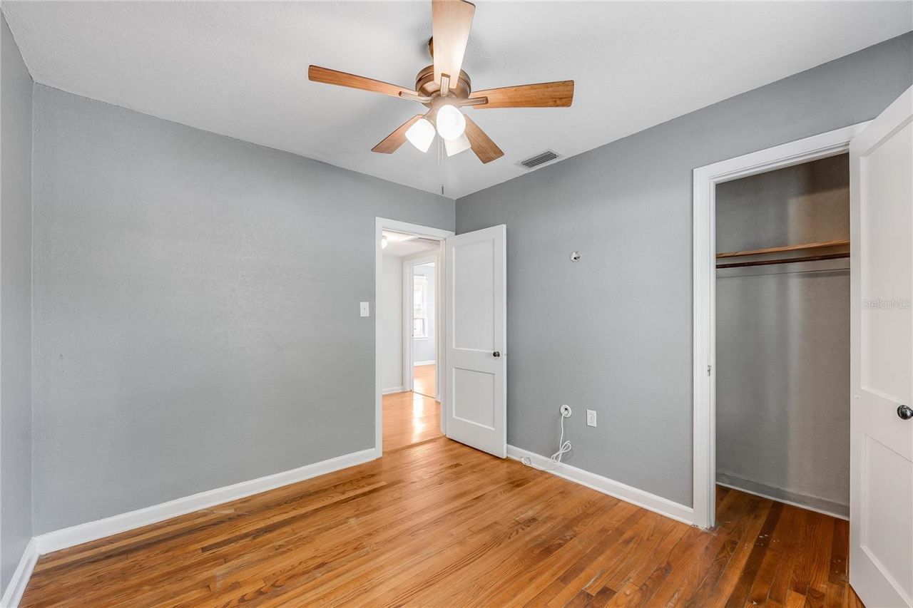 1010 W Berry Avenue, Tampa, FL 33603 Photo