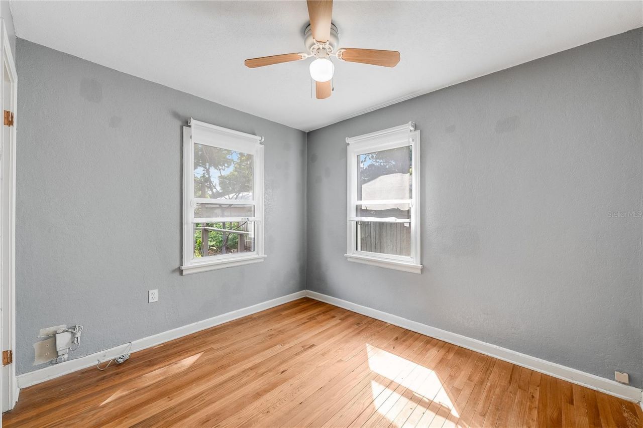 1010 W Berry Avenue, Tampa, FL 33603 Photo