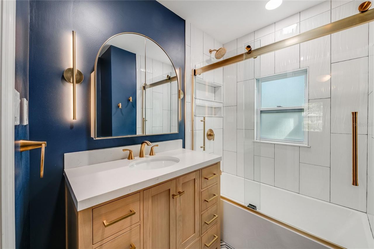 1010 W Berry Avenue, Tampa, FL 33603 Photo