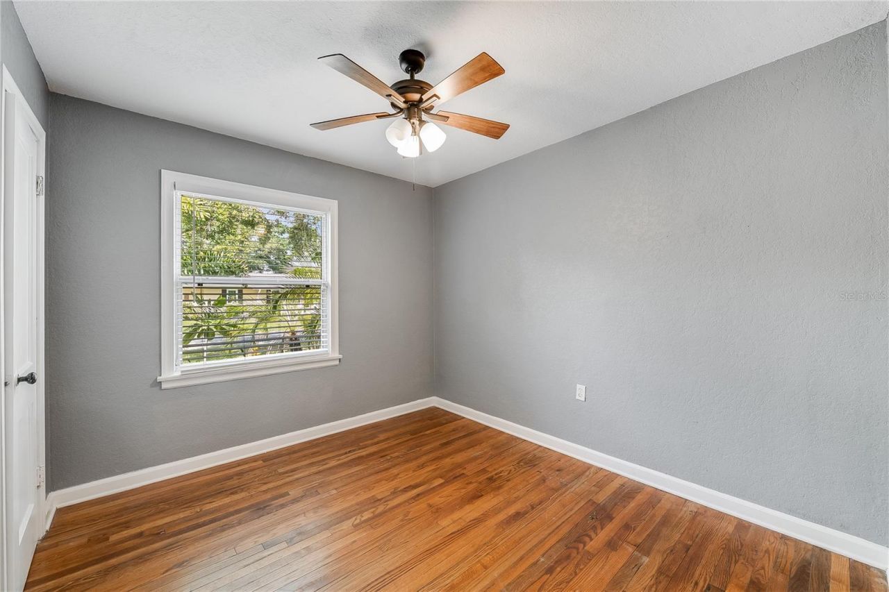 1010 W Berry Avenue, Tampa, FL 33603 Photo