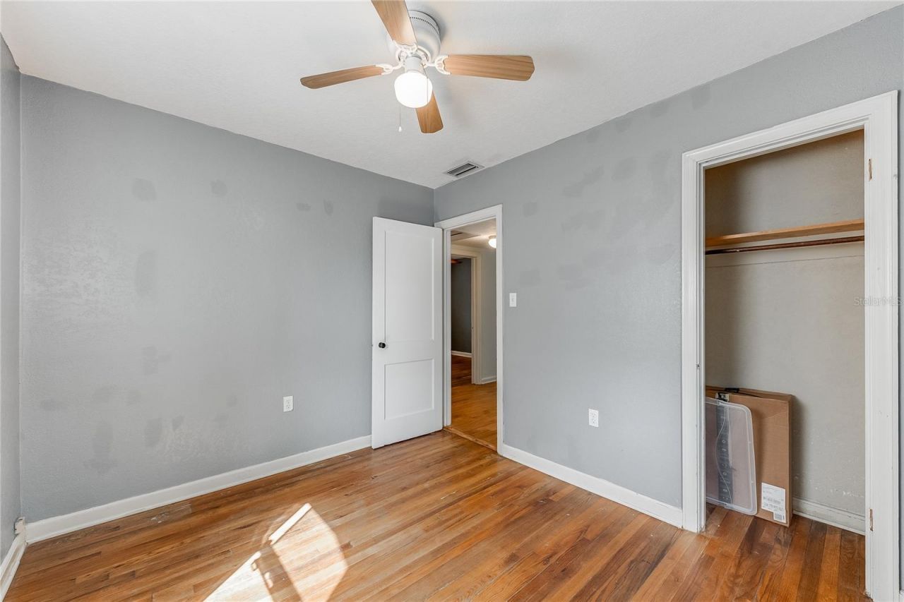 1010 W Berry Avenue, Tampa, FL 33603 Photo