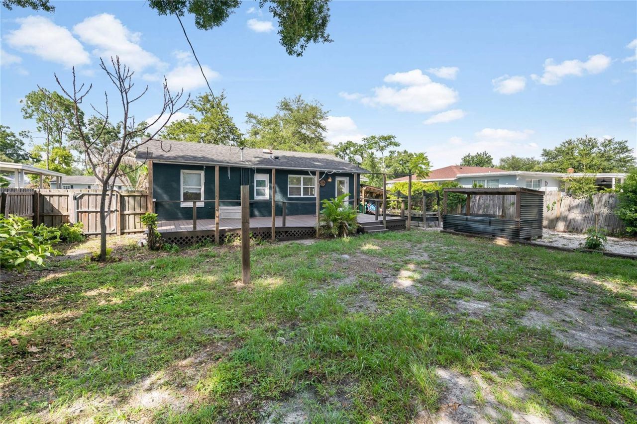 1010 W Berry Avenue, Tampa, FL 33603 Photo