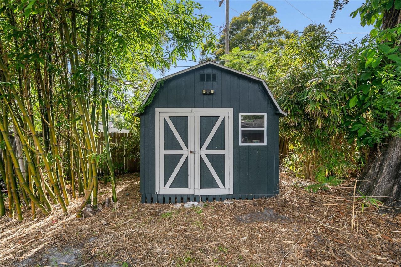 1010 W Berry Avenue, Tampa, FL 33603 Photo