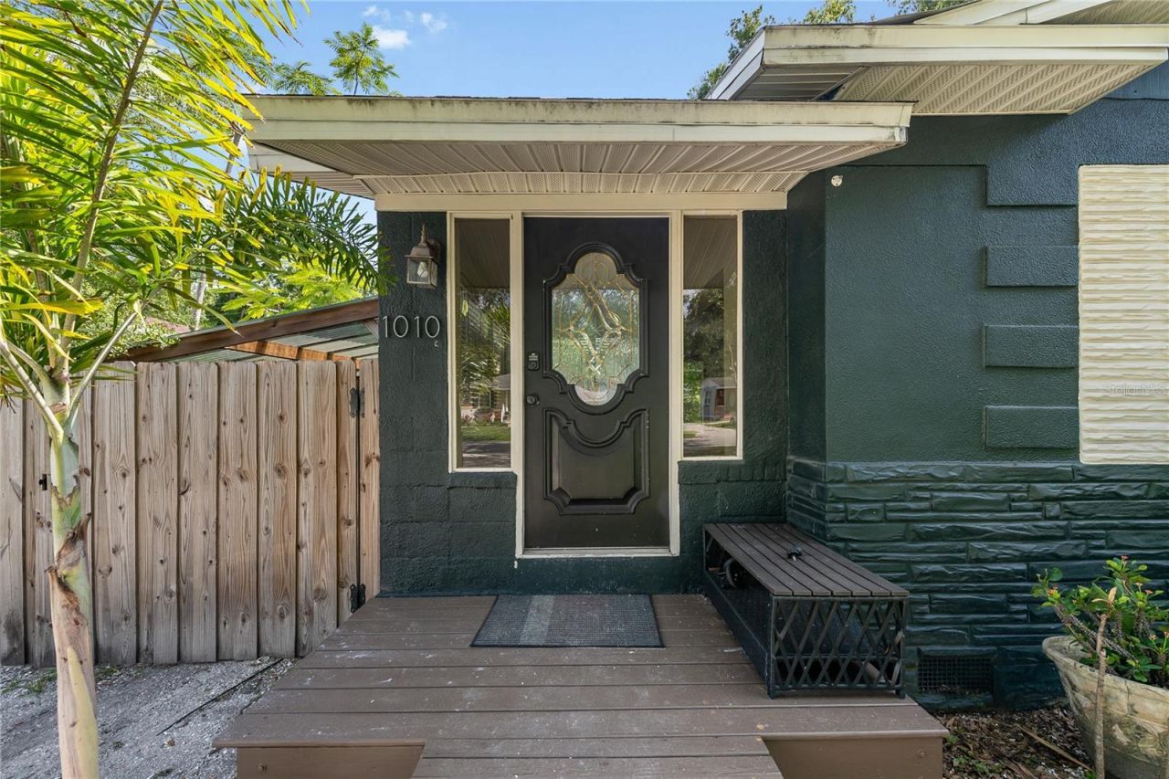 1010 W Berry Avenue, Tampa, FL 33603 Photo