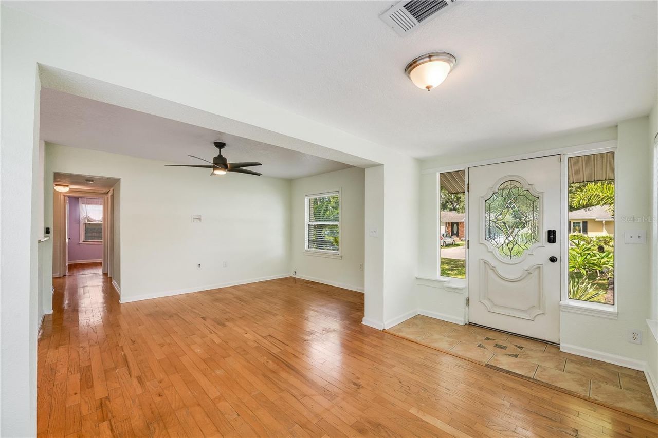1010 W Berry Avenue, Tampa, FL 33603 Photo