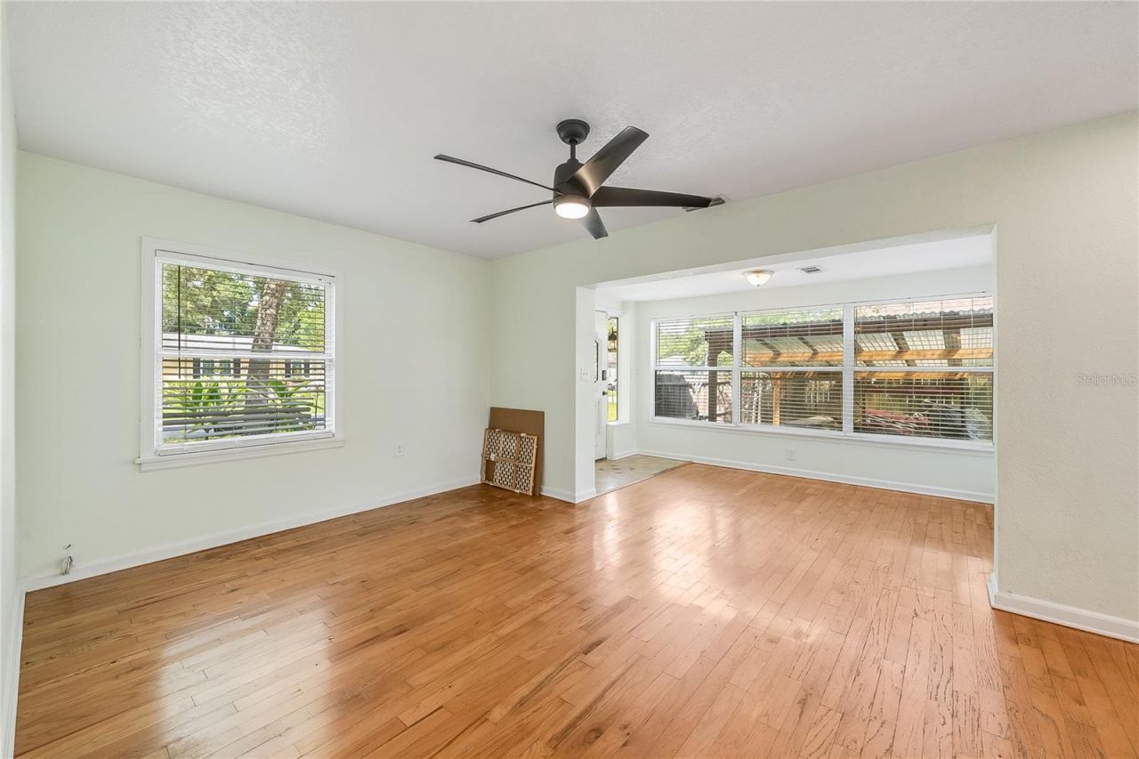 1010 W Berry Avenue, Tampa, FL 33603 Photo