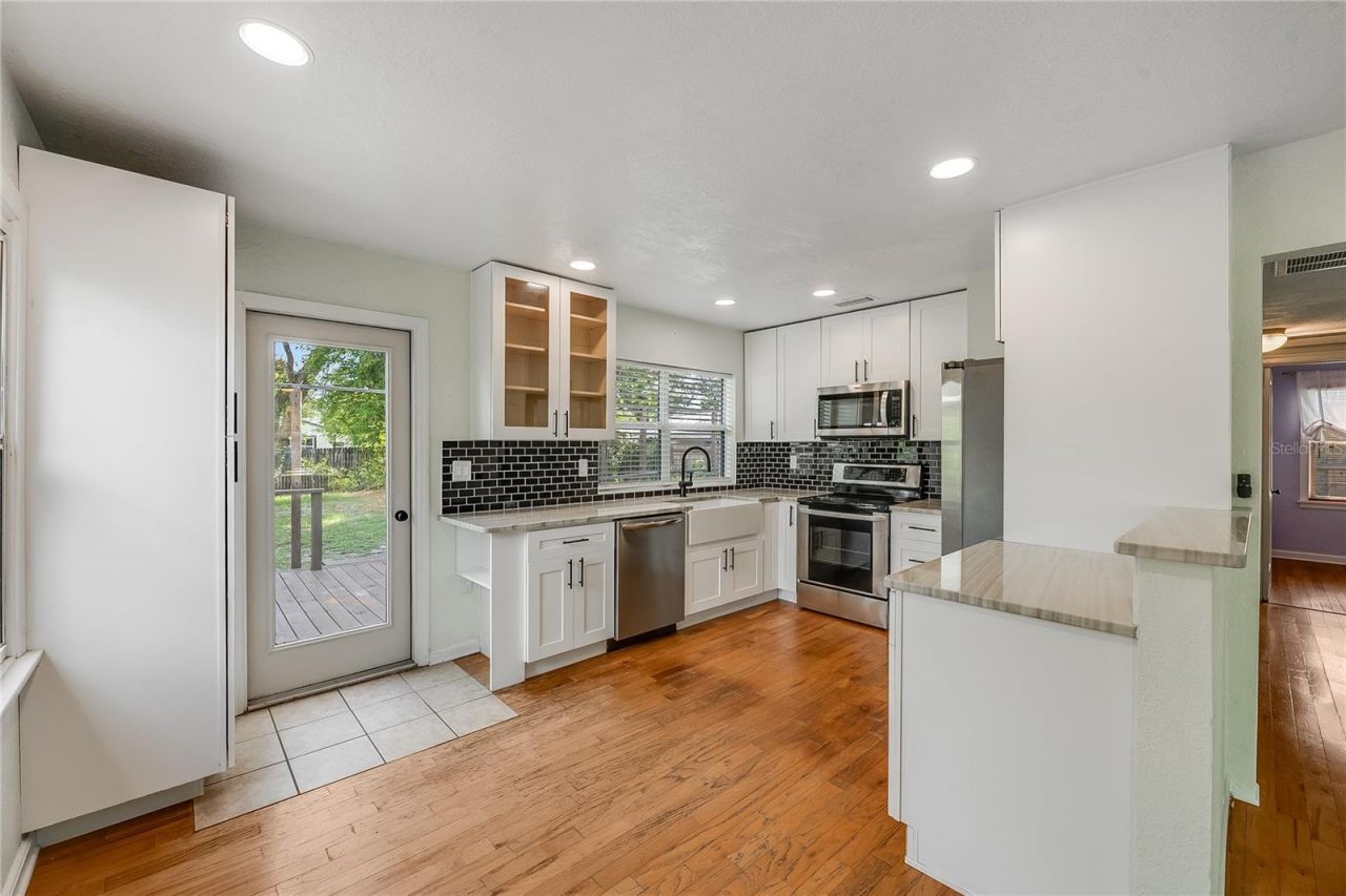 1010 W Berry Avenue, Tampa, FL 33603 Photo