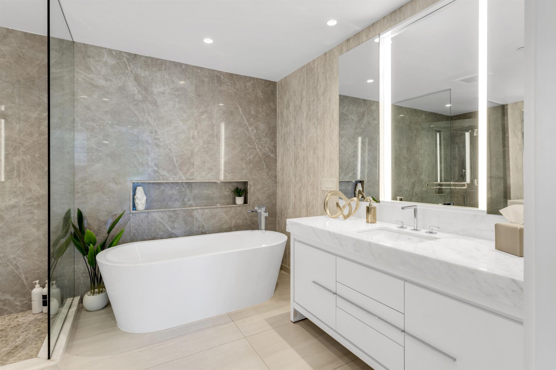200 SE Mizner Boulevard, Unit 410, Boca Raton, FL 33432 Photo