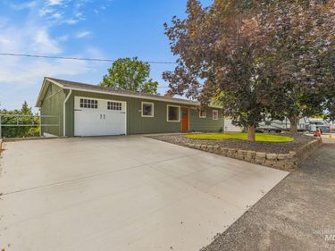 916 Cedar Dr, Lewiston, ID 83501