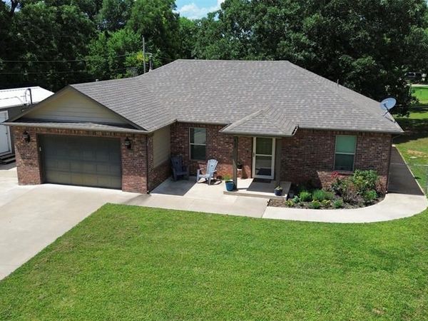 407 E Carlos Avenue, Bristow, OK 74010