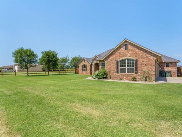 106 Riverview Drive, Clinton, OK 73601