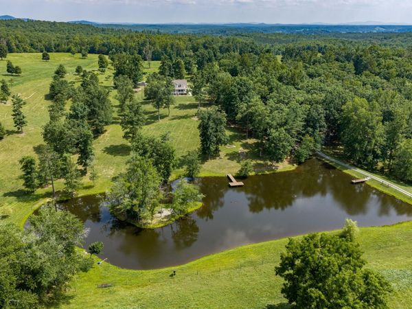 1688 DESERT RD, Reva, VA 22735