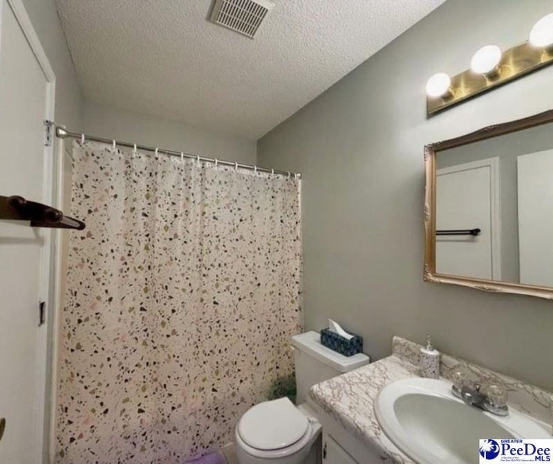 404 Clark Street, A2 Photo 8