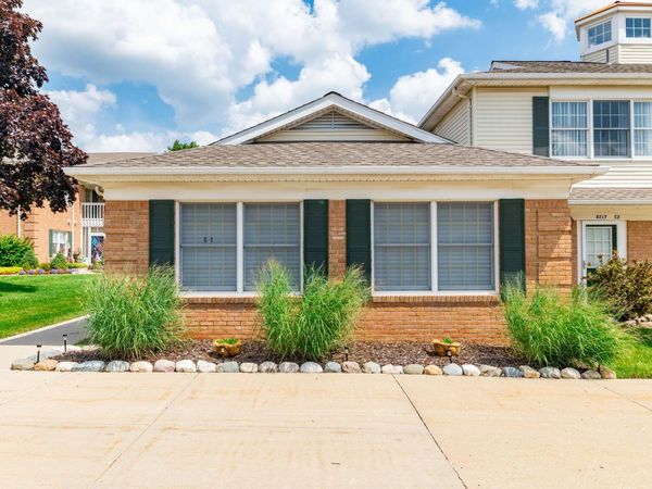8217 Grays Drive, Unit 9, Grosse Ile, MI 48138