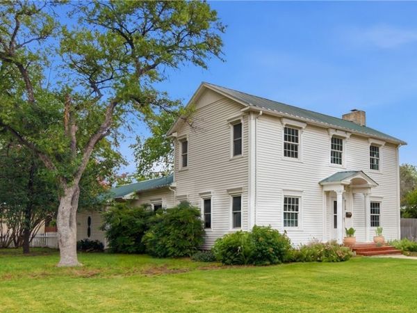 952 Bismark Street , Seguin, TX 78155