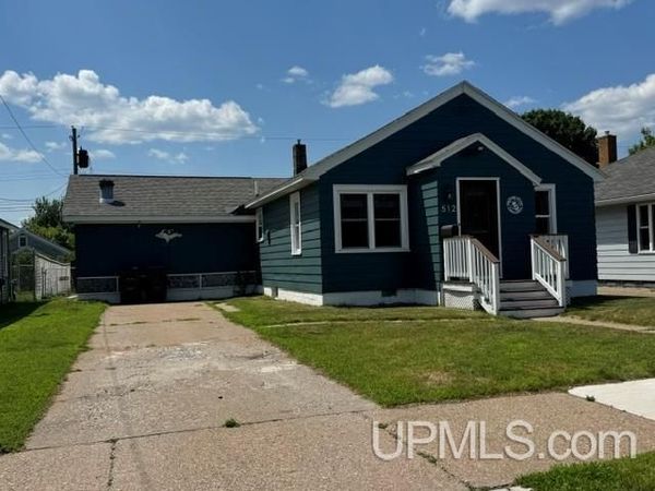 512 S 18th Street, Escanaba, MI 49829