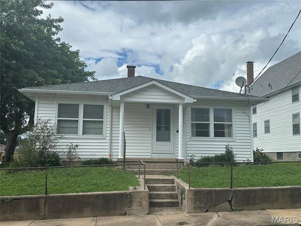 105 E Main Street , Steeleville, IL 62288
