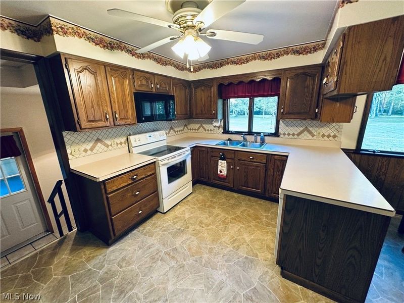 1094 Portage Easterly Road, Cortland, OH 44410 Photo 5