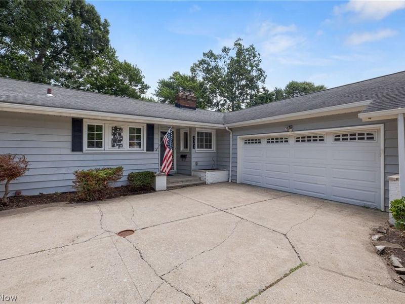 931 Orchard Park Drive, Rocky River, OH 44116 Photo 2