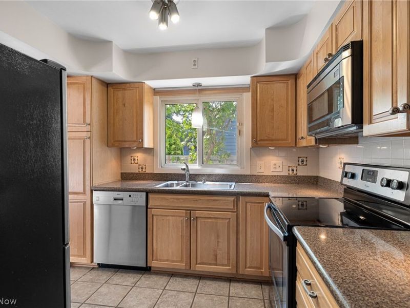 931 Orchard Park Drive, Rocky River, OH 44116 Photo 9