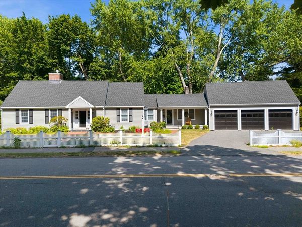3 Sprague Rd, Wellesley, MA 02482