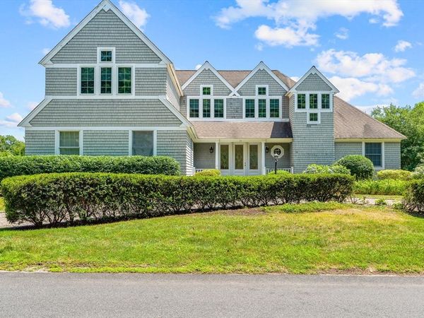 14 Glenneagle Dr, Mashpee, MA 02649