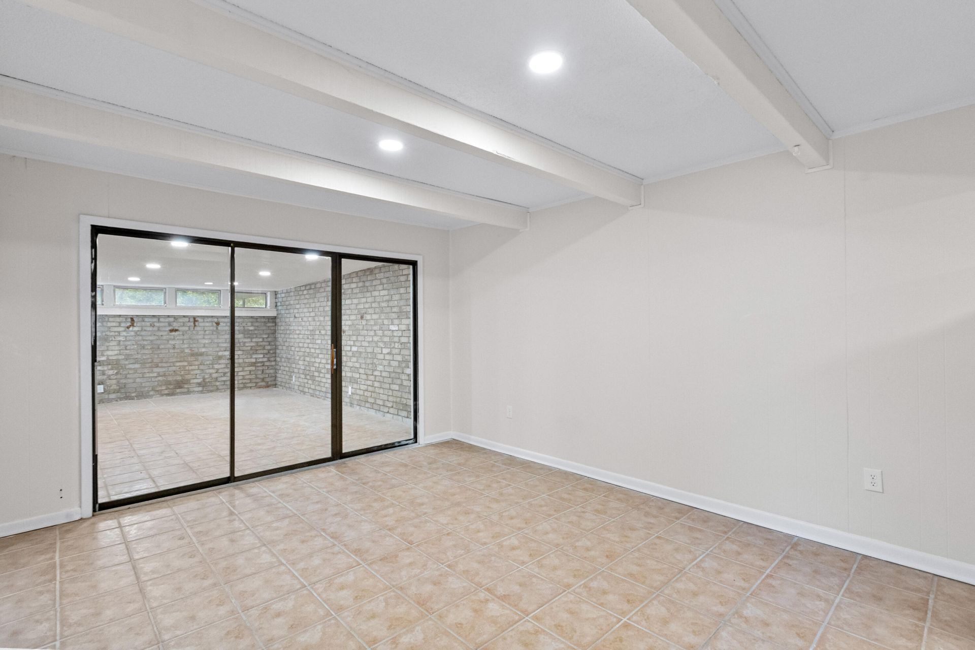 6 Brighton Circle Photo 8