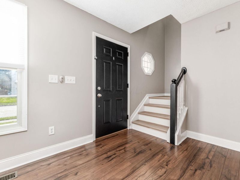 8446 Olenbrook Drive , Lewis Center, OH 43035 Photo 7