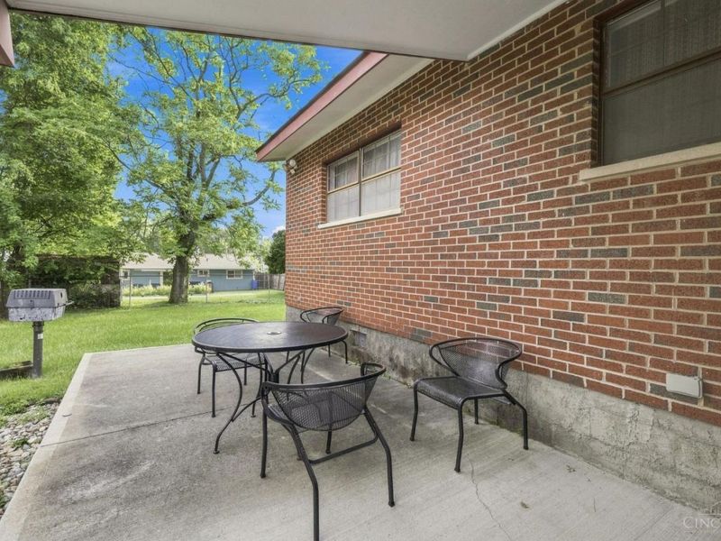 950 Vacationland Drive, Springfield Twp., OH 45231 Photo 4
