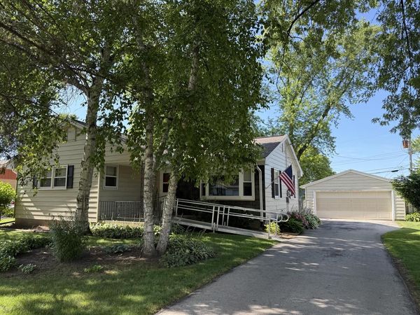 5232 W Donna DRIVE, Brown Deer, WI 53223