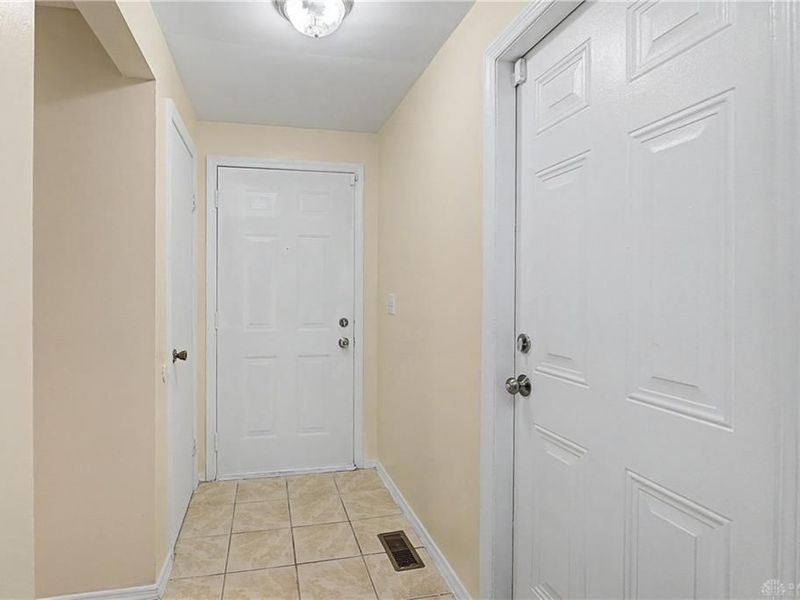 7816 Waterton Court, Trotwood, OH 45426 Photo 4