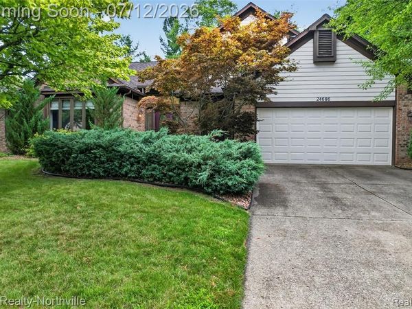 24686 Venice Drive, Novi, MI 48374