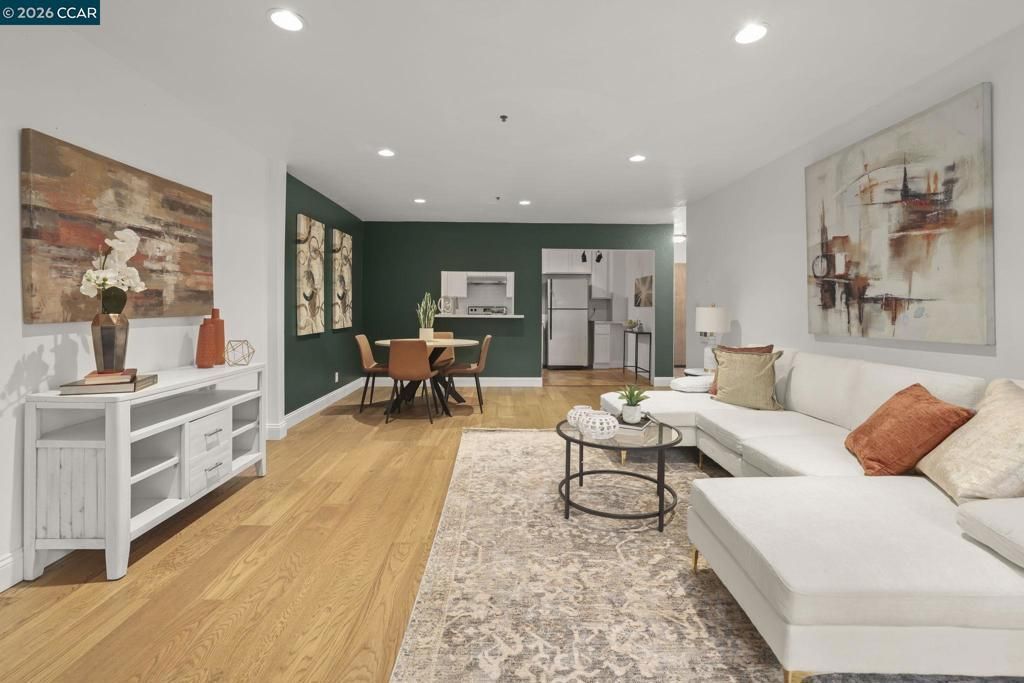 322 Hanover Ave, Unit 107, Oakland, CA 94606 Main Photo
