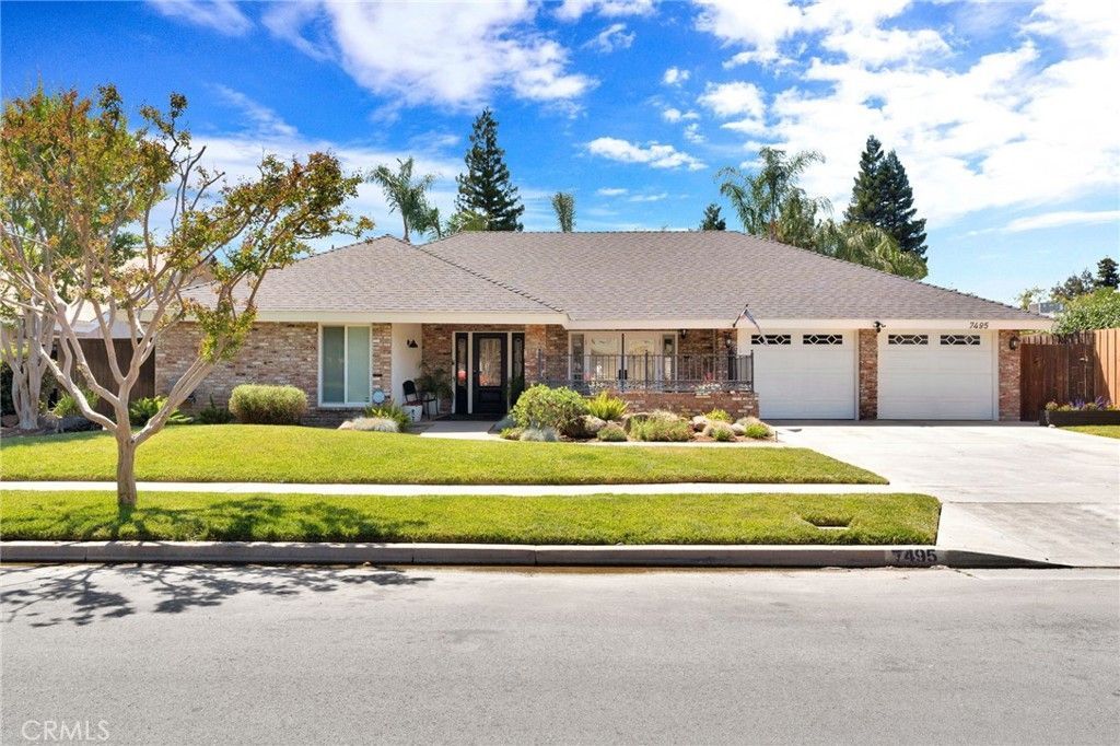 7495 N Flora Avenue, Fresno, CA 93720 Main Photo