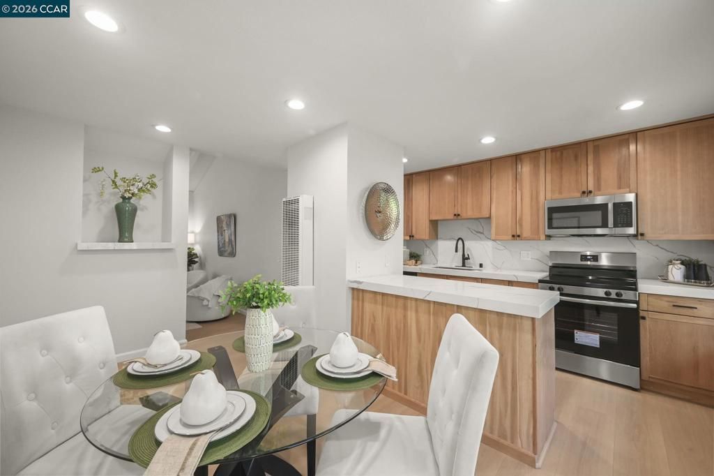 2560 Walnut Blvd, Unit 4, Walnut Creek, CA 94596 Main Photo