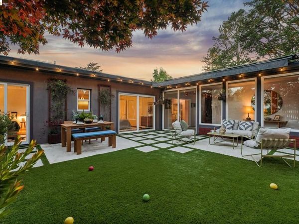6941 Ridgewood Way, Oakland, CA 94611