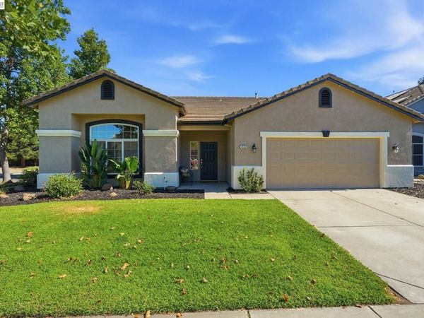 1532 Sophie Ln, Escalon, CA 95320