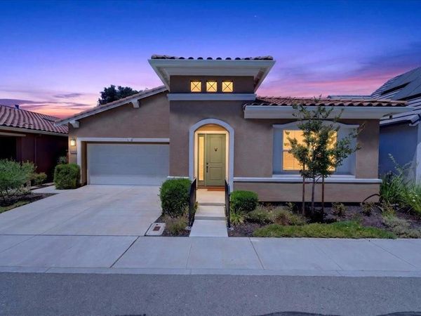 2006 Red Oak Drive, Hollister, CA 95023