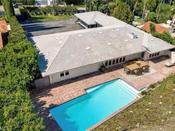 4450 Hayvenhurst, Los Angeles, CA 91436